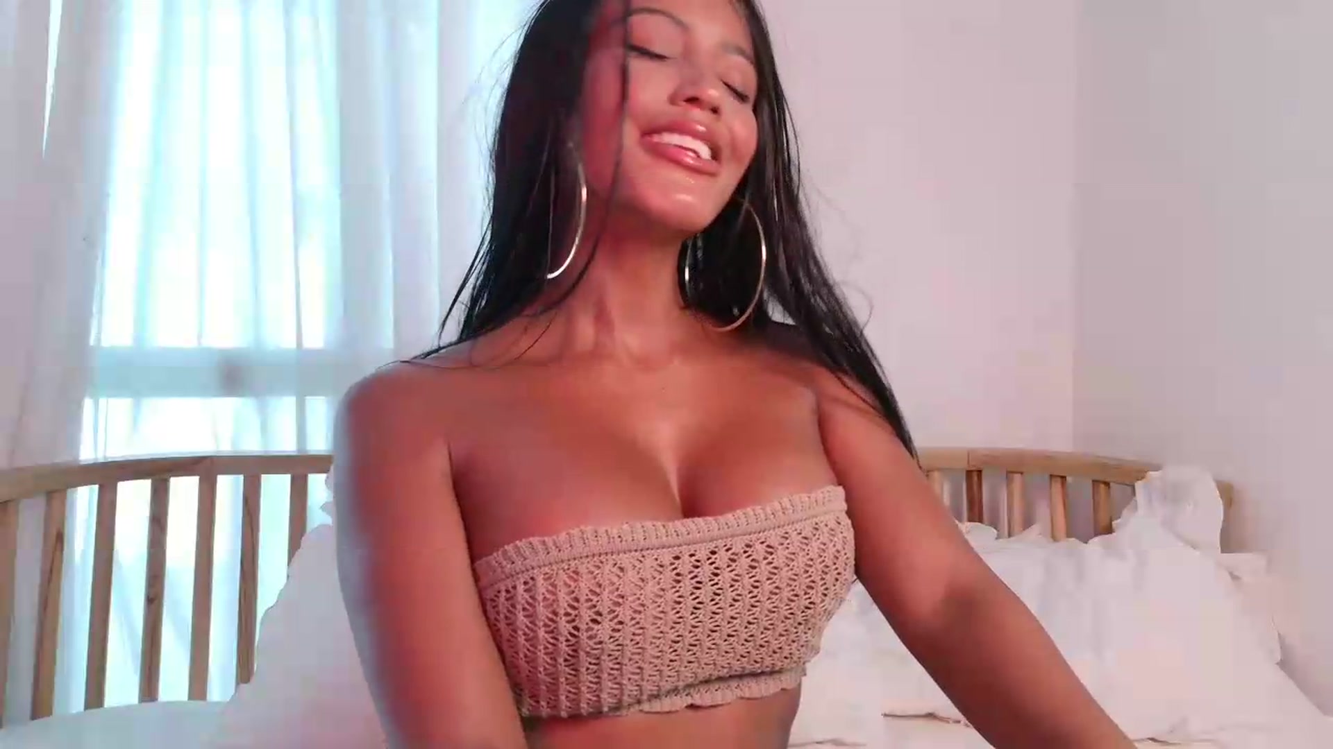 Gallery image thumbnail from TATIANNA's myfreecams stream on, 05/25/2026, 05:37 image 18 of 20