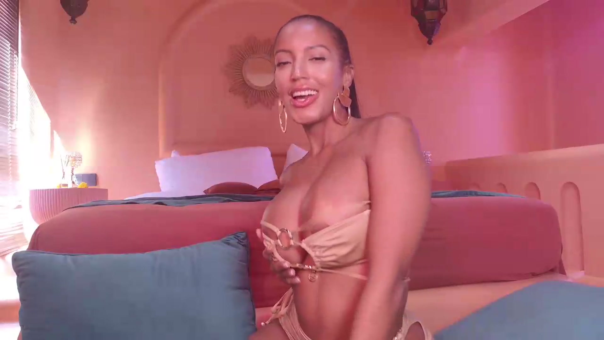 Gallery image thumbnail from TATIANNA's myfreecams stream on, 08/16/2026, 03:37 image 6 of 20