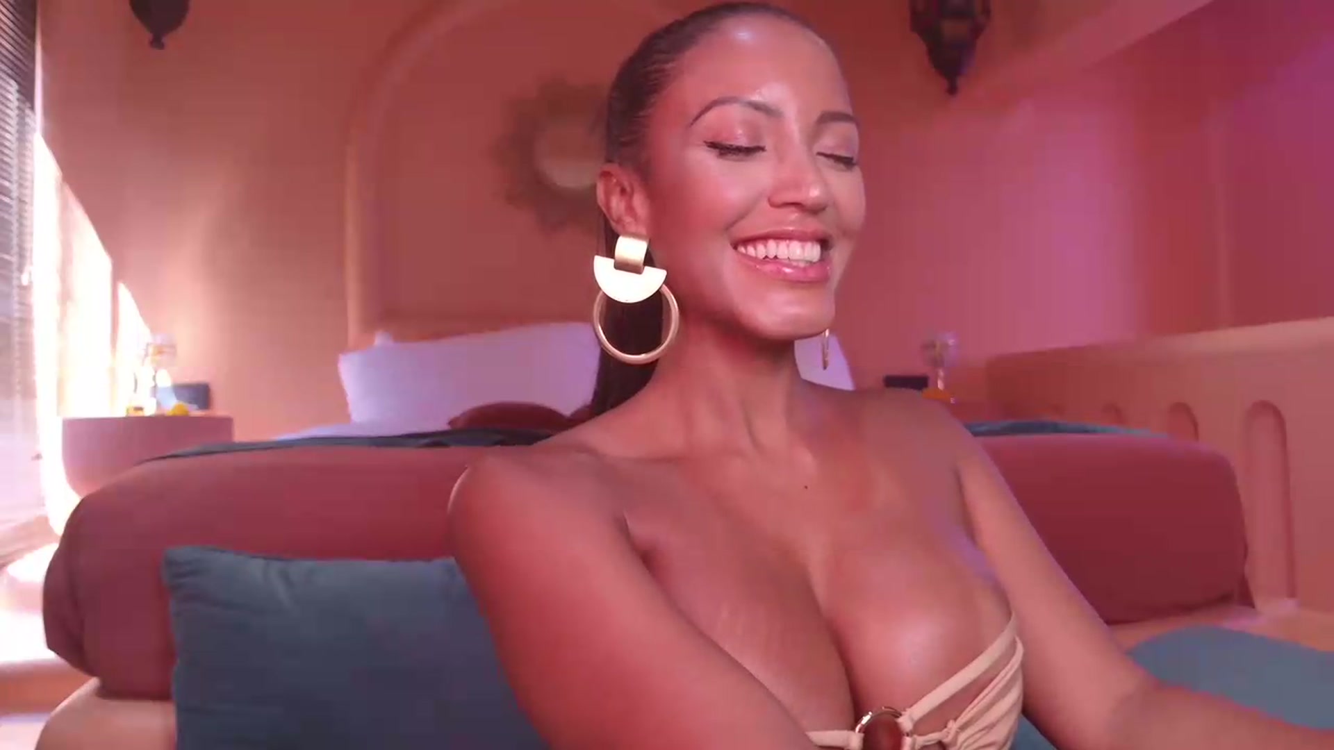 Gallery image thumbnail from TATIANNA's myfreecams stream on, 08/16/2026, 03:37 image 4 of 20