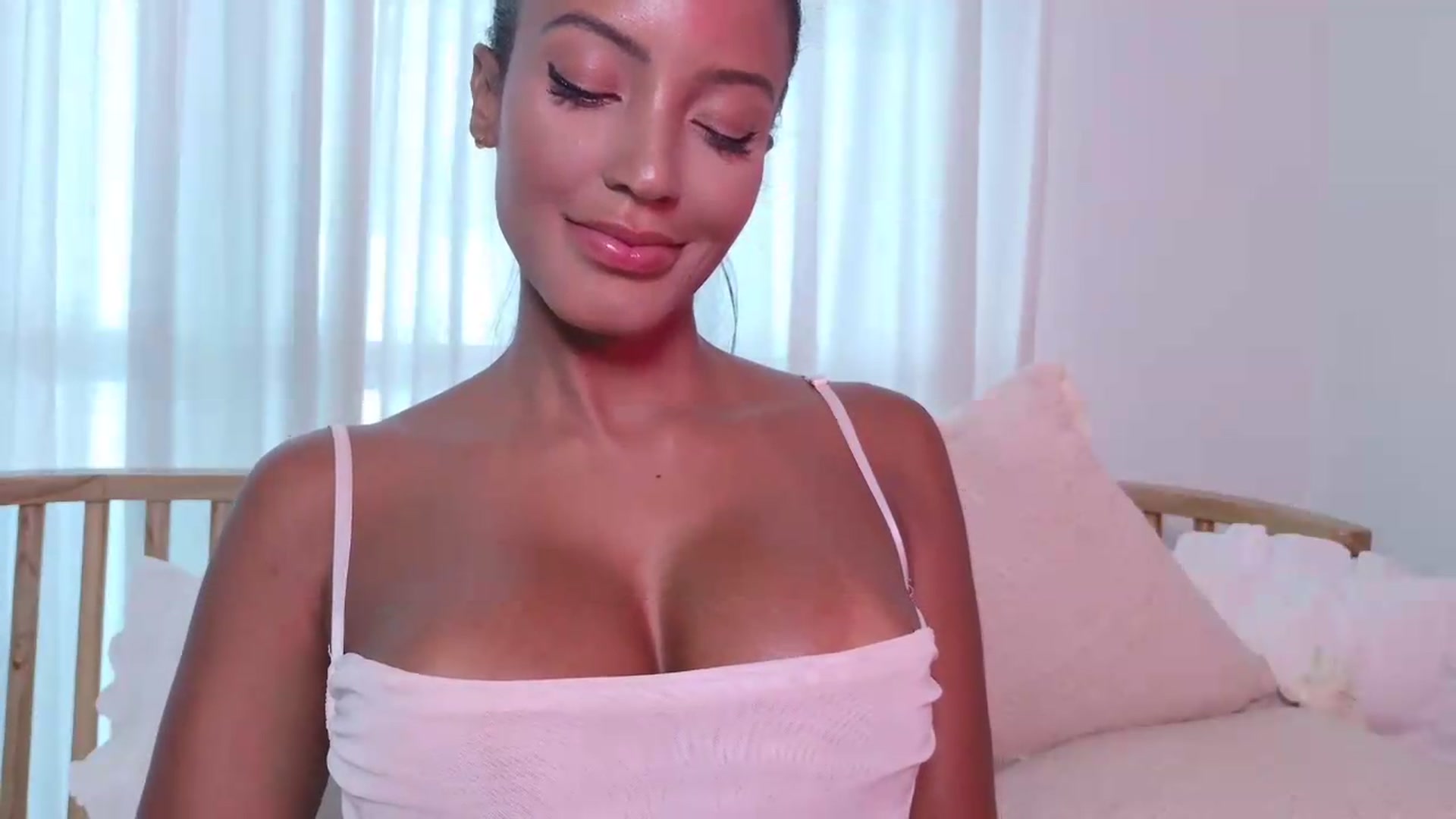 Gallery image thumbnail from TATIANNA's myfreecams stream on, 09/01/2026, 05:11 image 12 of 20