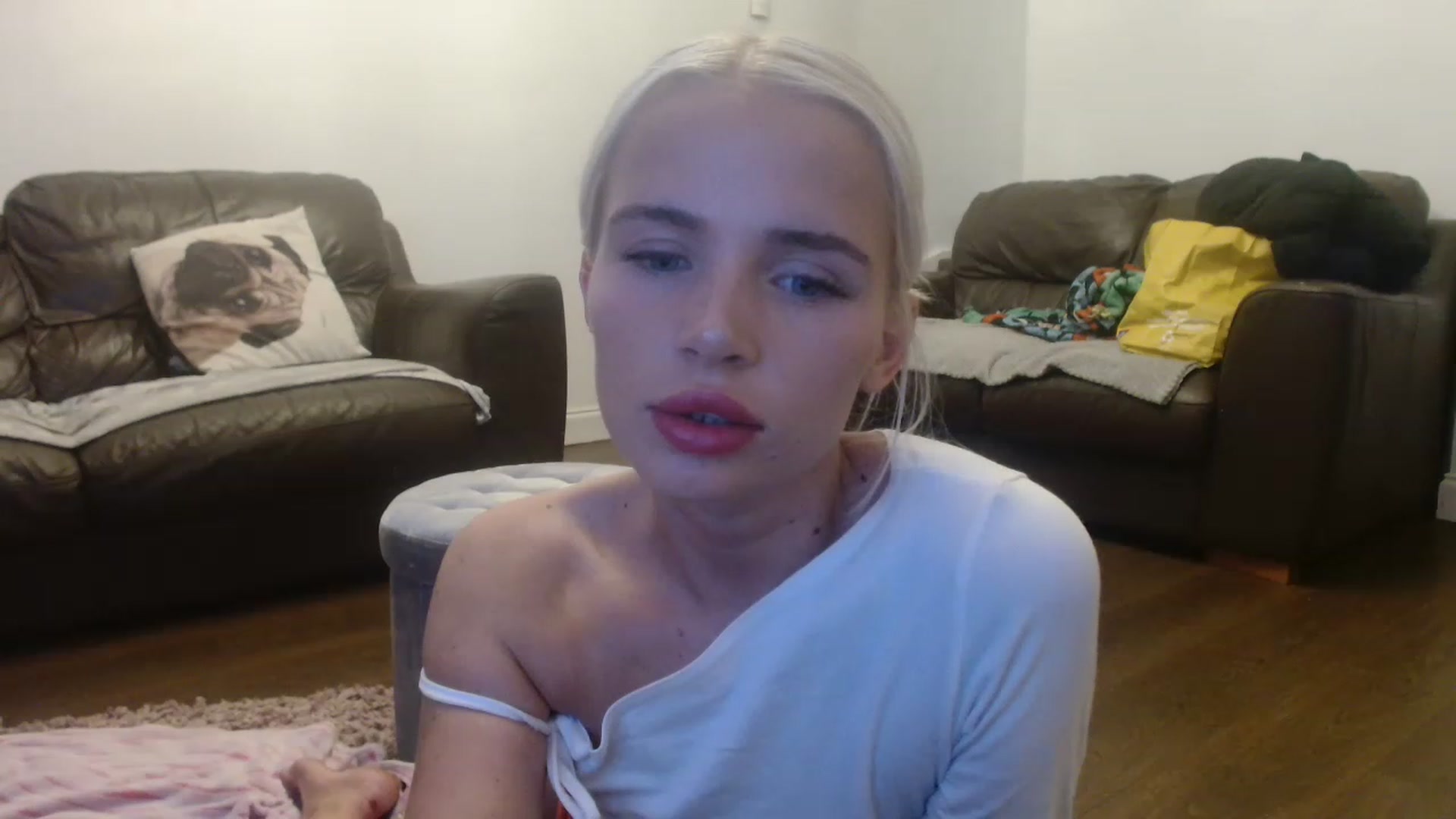Gallery image thumbnail from TBritishDoll's myfreecams stream on, 11/17/2022, 22:45 image 5 of 20