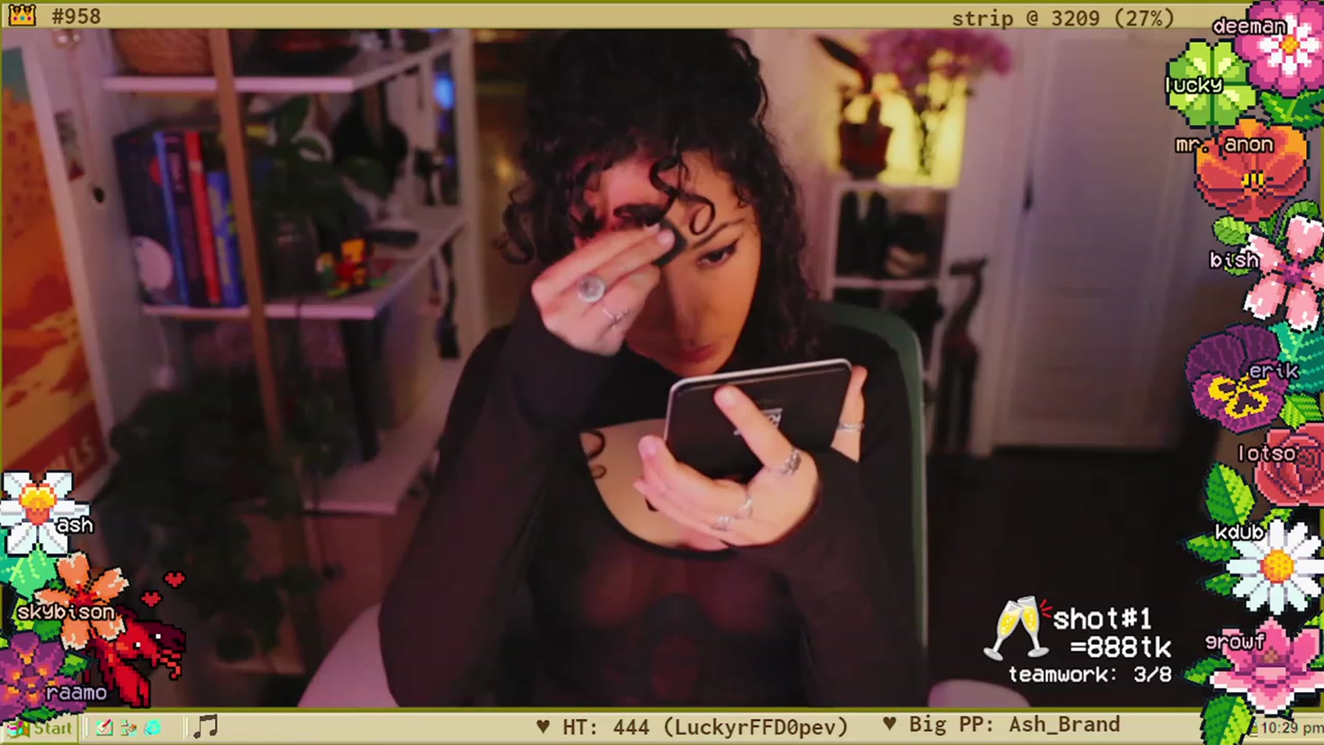Gallery image thumbnail from TERRA's myfreecams stream on, 04/07/2023, 03:16 image 12 of 20