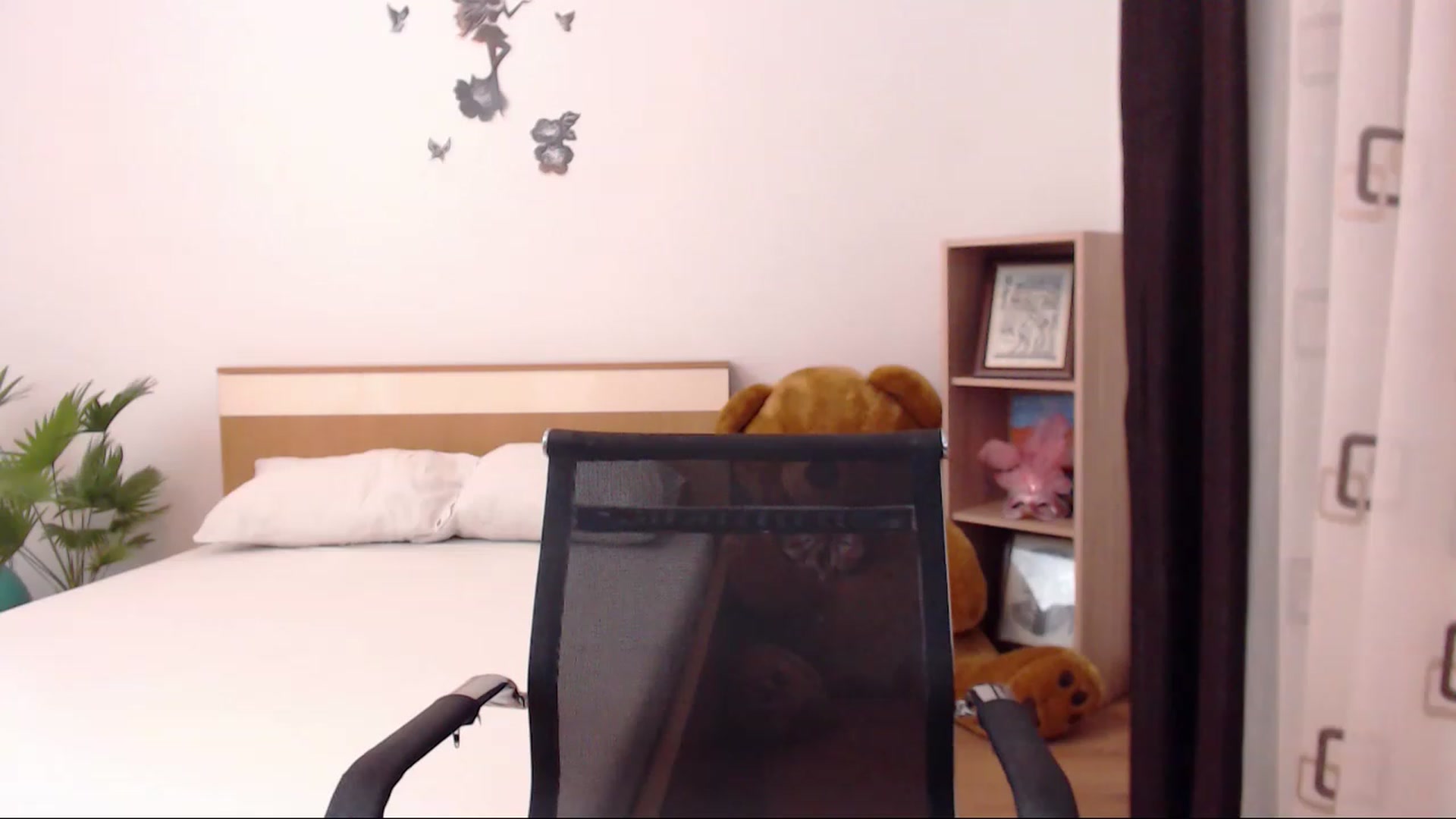 Gallery image thumbnail from THE_Lory's myfreecams stream on, 11/18/2022, 24:20 image 11 of 20