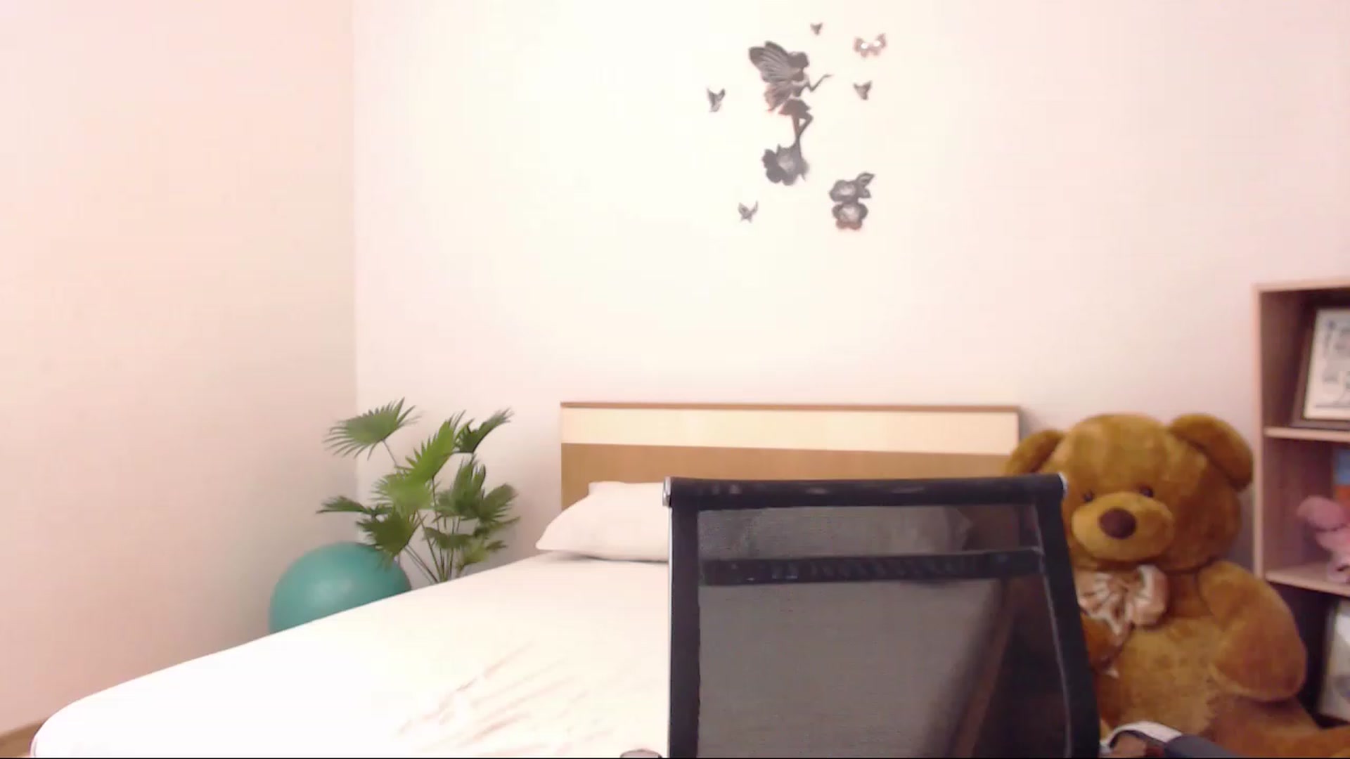 Gallery image thumbnail from THE_Lory's myfreecams stream on, 11/19/2022, 02:50 image 1 of 20