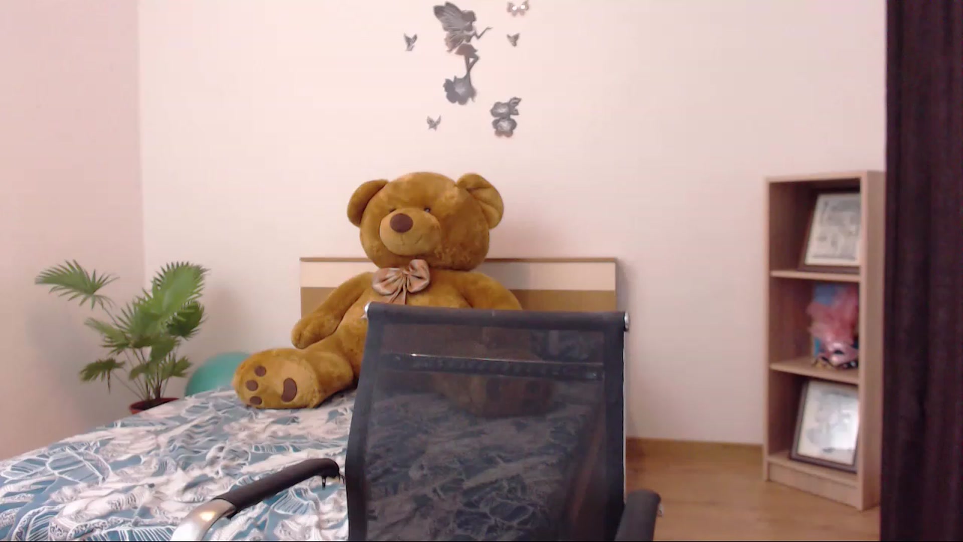 Gallery image thumbnail from THE_Lory's myfreecams stream on, 11/20/2022, 23:22 image 12 of 20