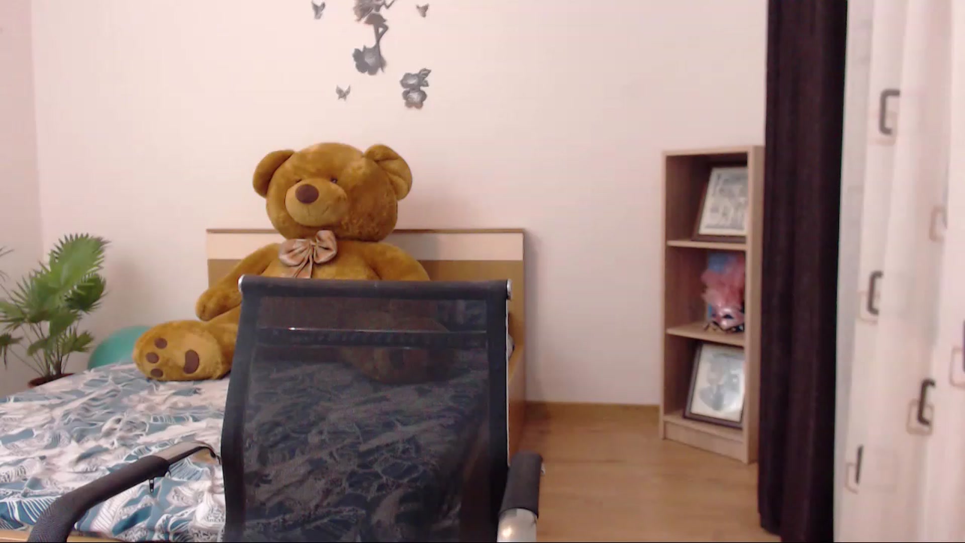 Gallery image thumbnail from THE_Lory's myfreecams stream on, 11/21/2022, 02:45 image 13 of 20