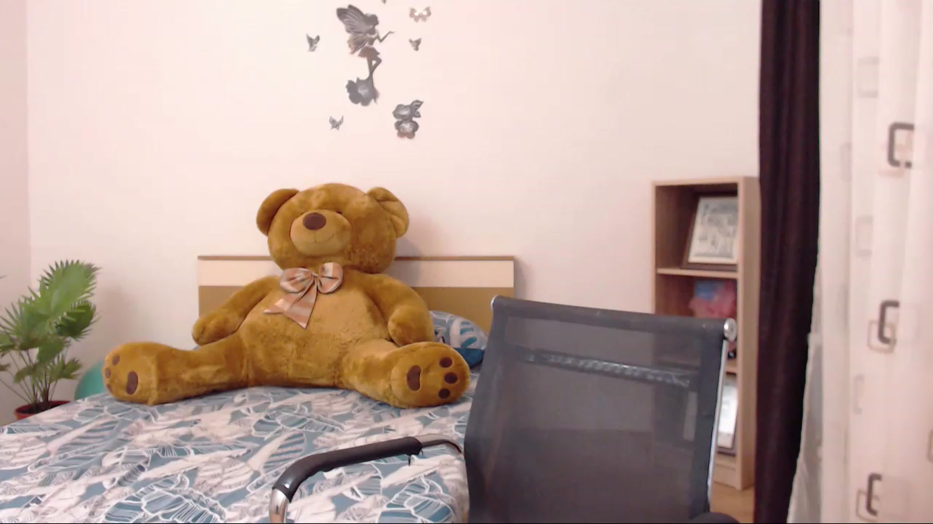 Gallery image thumbnail from THE_Lory's myfreecams stream on, 11/21/2022, 23:50 image 15 of 20