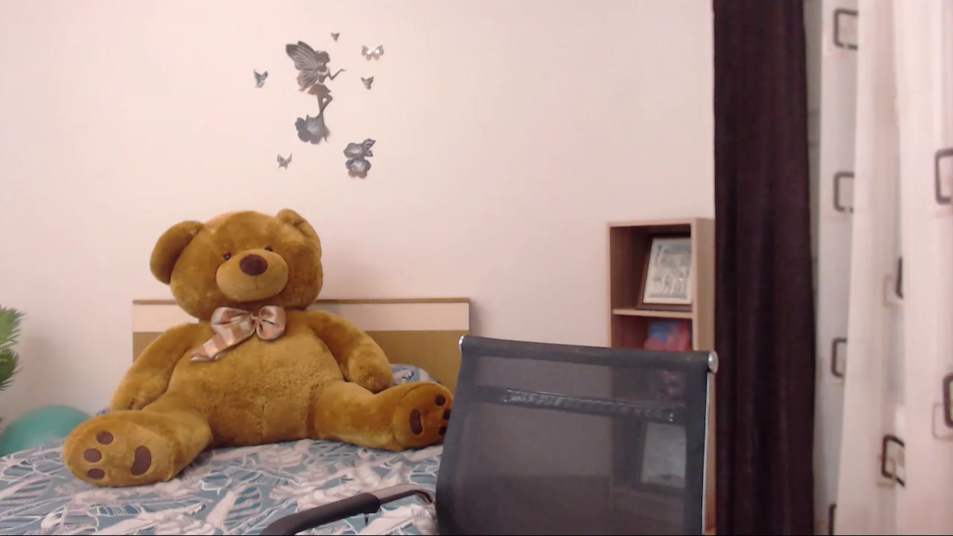 Gallery image thumbnail from THE_Lory's myfreecams stream on, 11/24/2022, 02:41 image 6 of 20