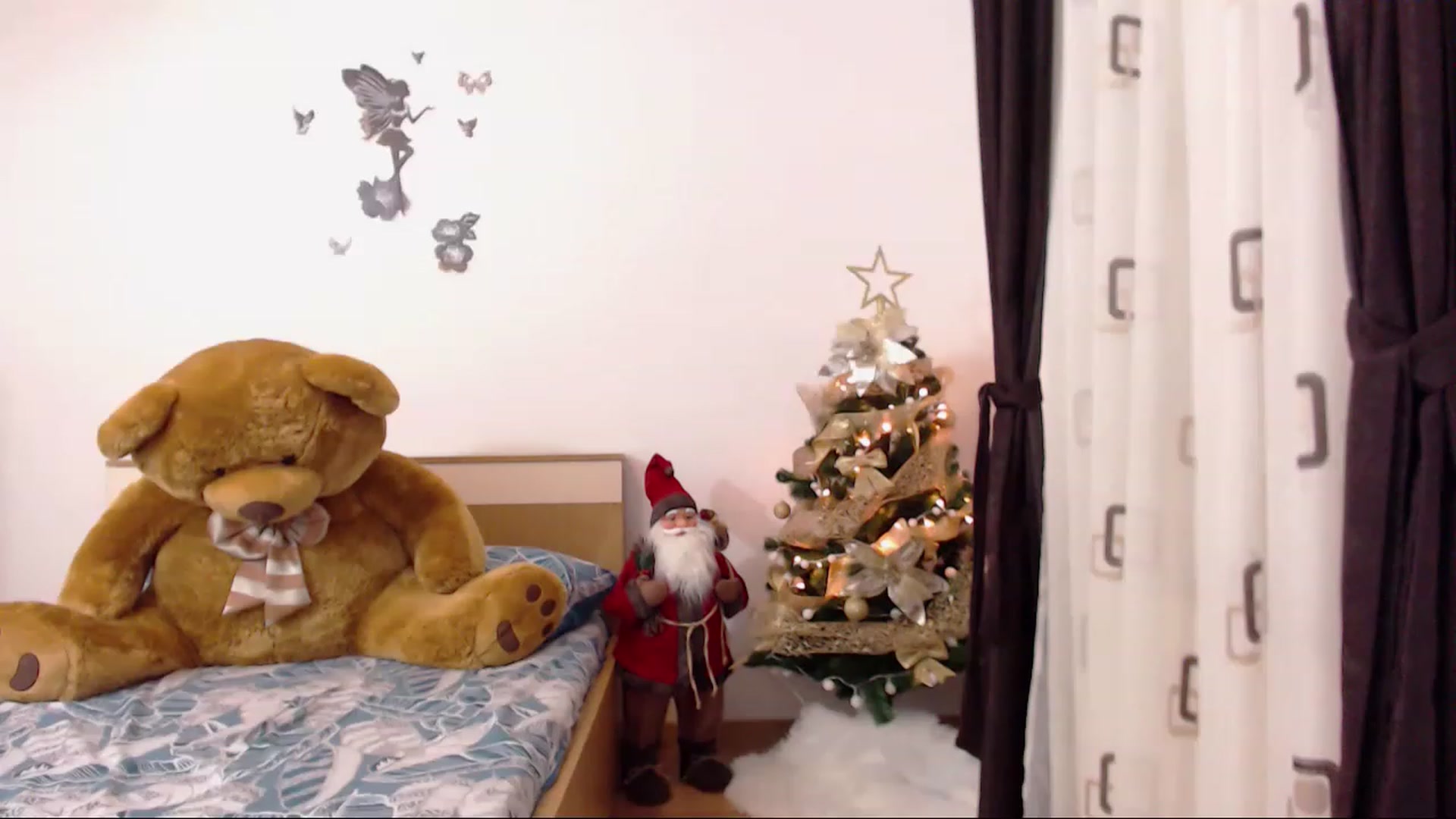 Gallery image thumbnail from THE_Lory's myfreecams stream on, 12/06/2022, 02:34 image 3 of 20