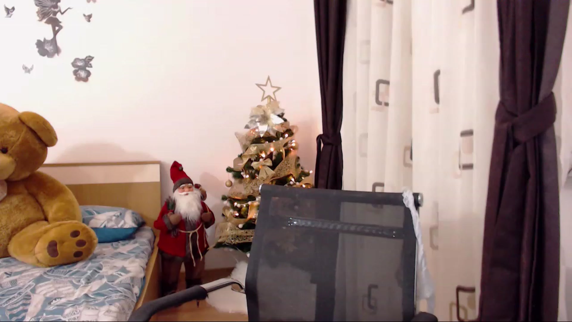 Gallery image thumbnail from THE_Lory's myfreecams stream on, 12/08/2022, 02:51 image 15 of 20