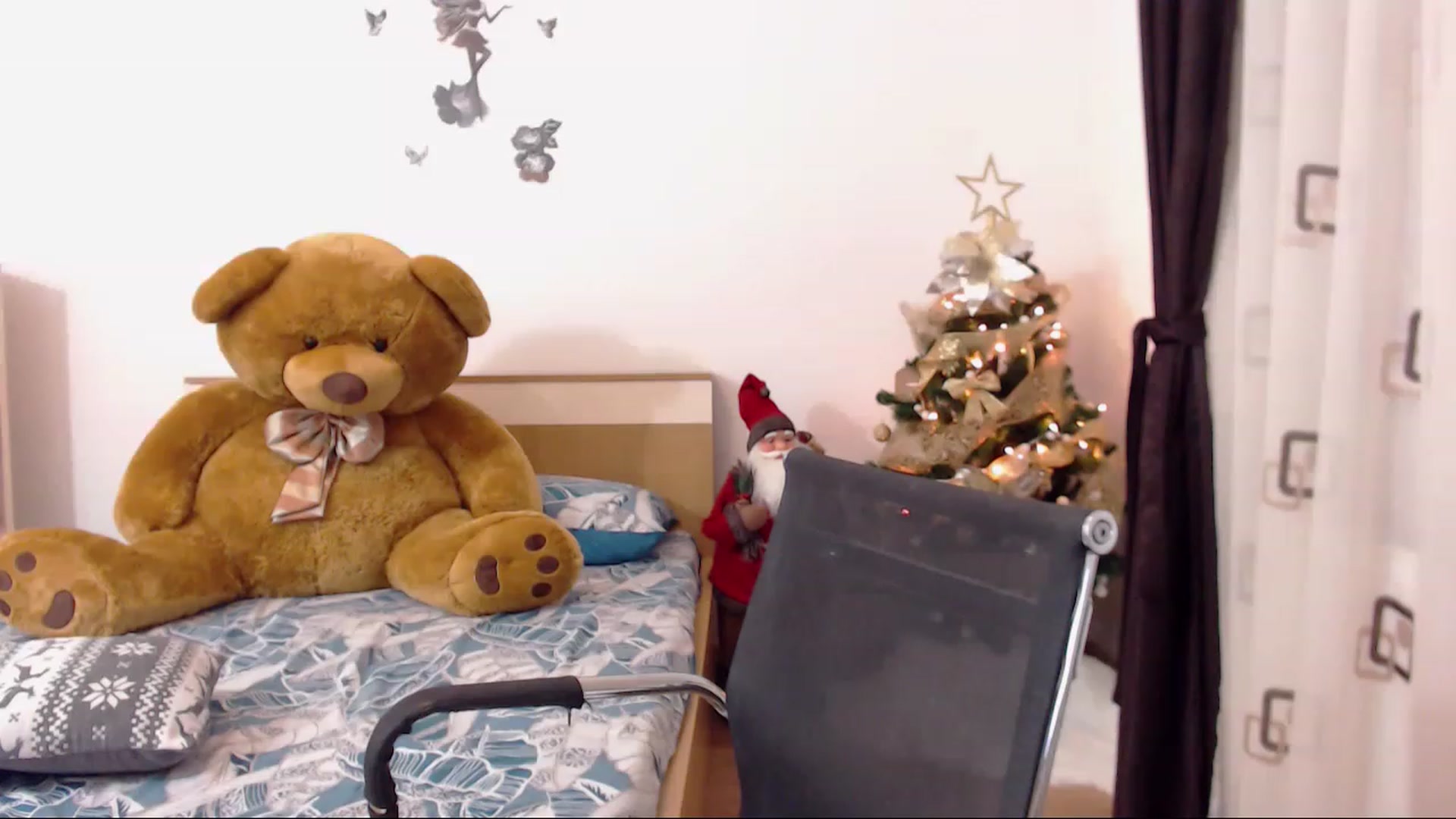 Gallery image thumbnail from THE_Lory's myfreecams stream on, 12/08/2022, 23:15 image 15 of 20