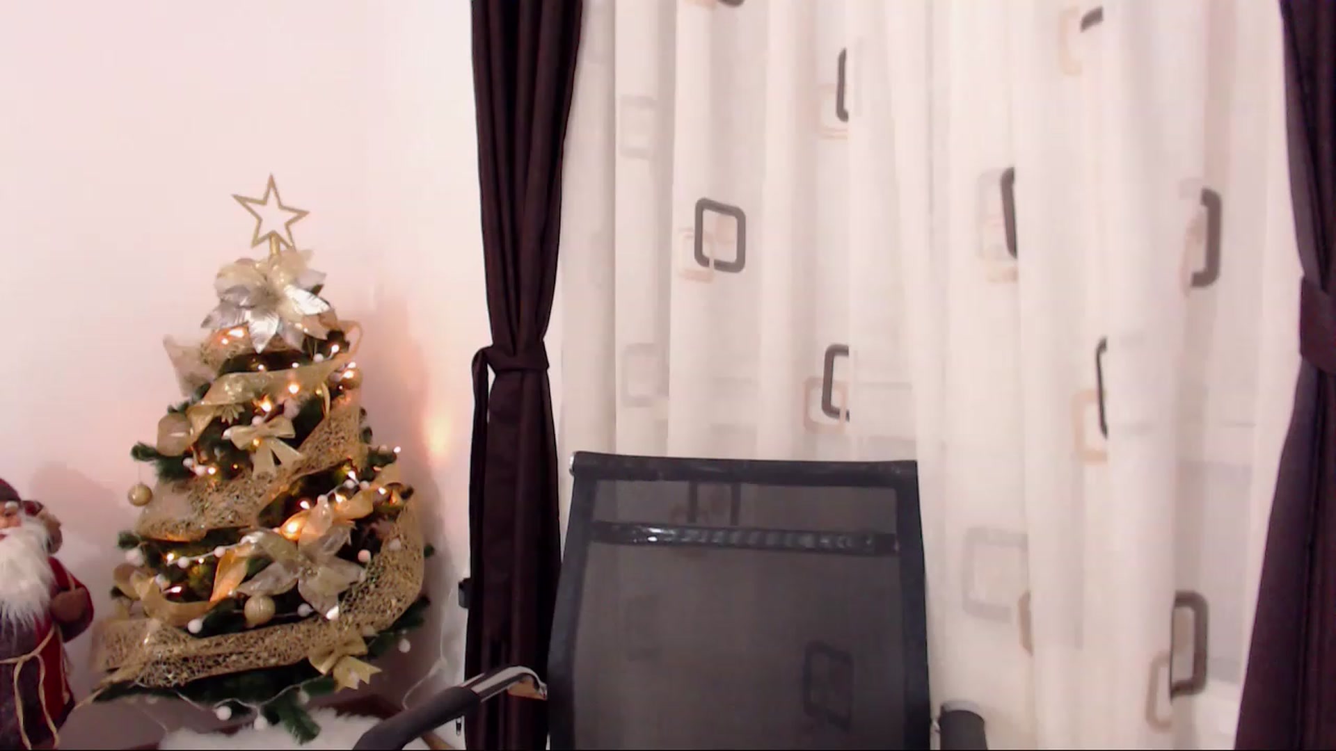 Gallery image thumbnail from THE_Lory's myfreecams stream on, 12/15/2022, 02:21 image 4 of 20