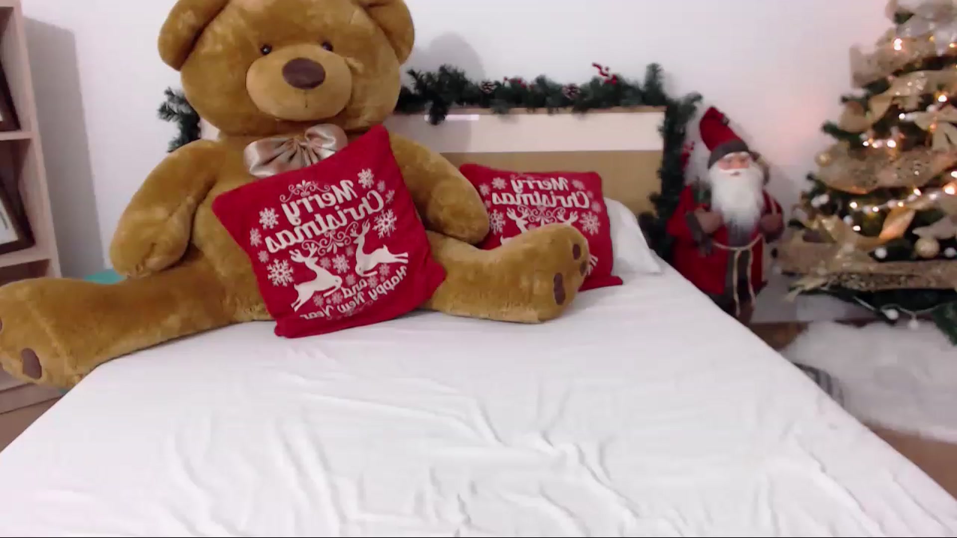 Gallery image thumbnail from THE_Lory's myfreecams stream on, 12/19/2022, 02:00 image 5 of 20
