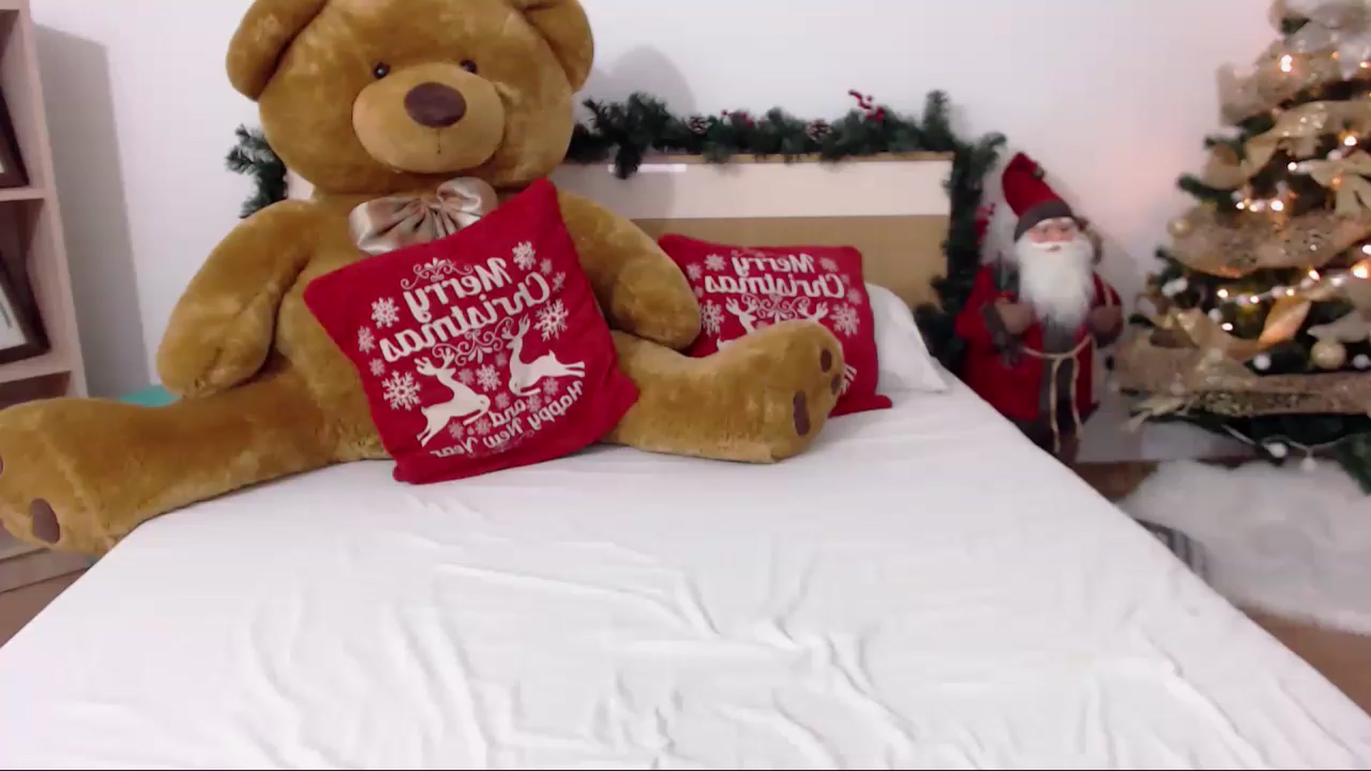 Gallery image thumbnail from THE_Lory's myfreecams stream on, 12/19/2022, 02:00 image 2 of 20