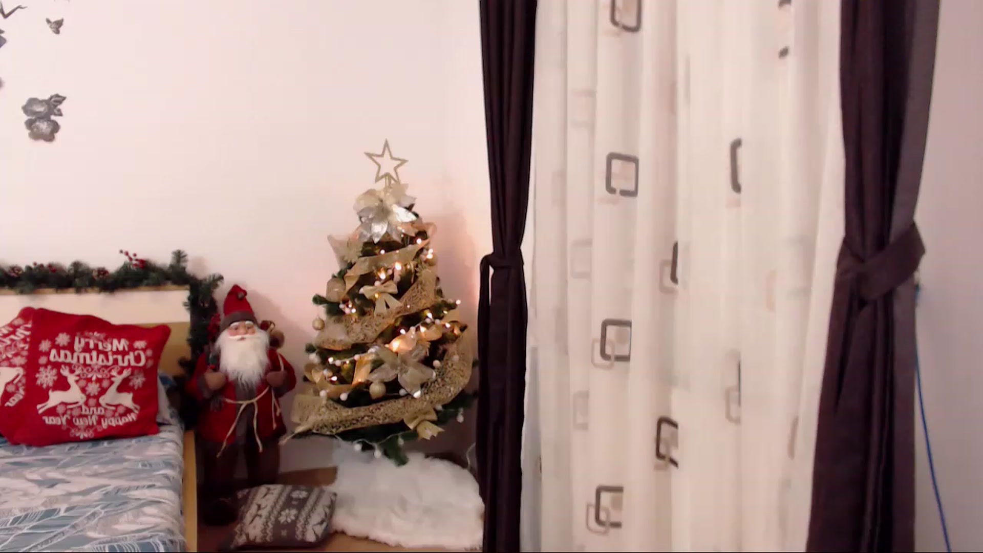 Gallery image thumbnail from THE_Lory's myfreecams stream on, 12/21/2022, 24:44 image 16 of 20