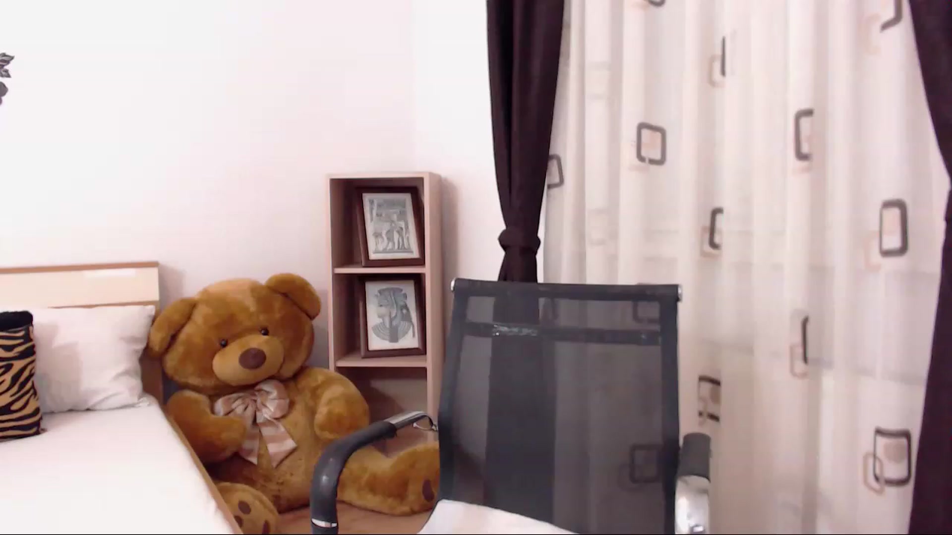Gallery image thumbnail from THE_Lory's myfreecams stream on, 01/07/2023, 24:03 image 18 of 20