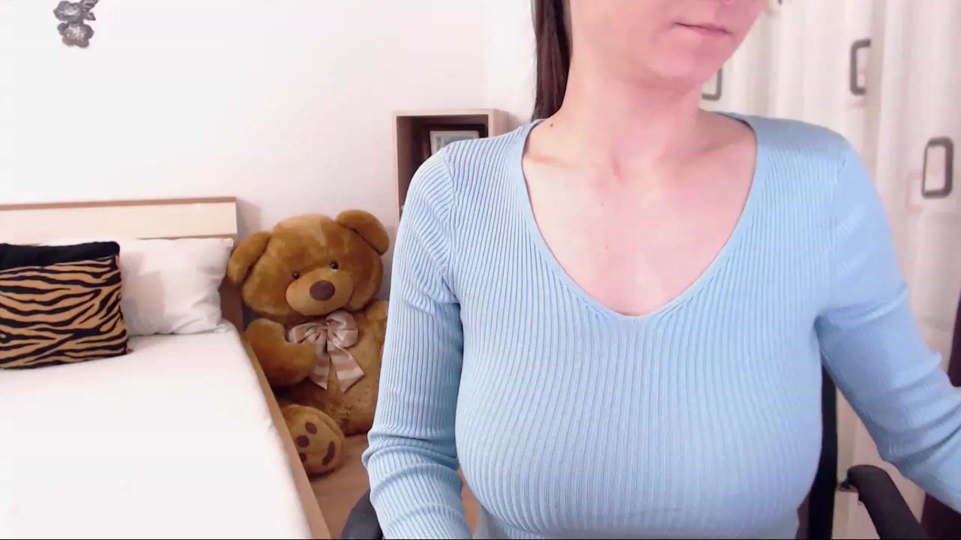 Gallery image thumbnail from THE_Lory's myfreecams stream on, 01/07/2023, 01:54 image 9 of 20