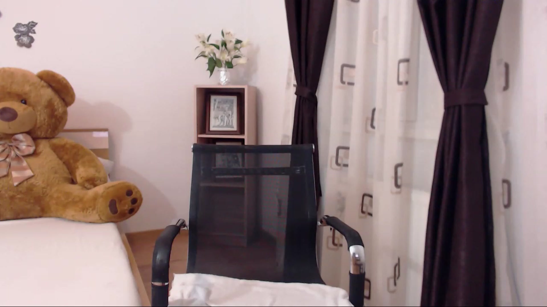 Gallery image thumbnail from THE_Lory's myfreecams stream on, 02/02/2023, 24:48 image 18 of 20