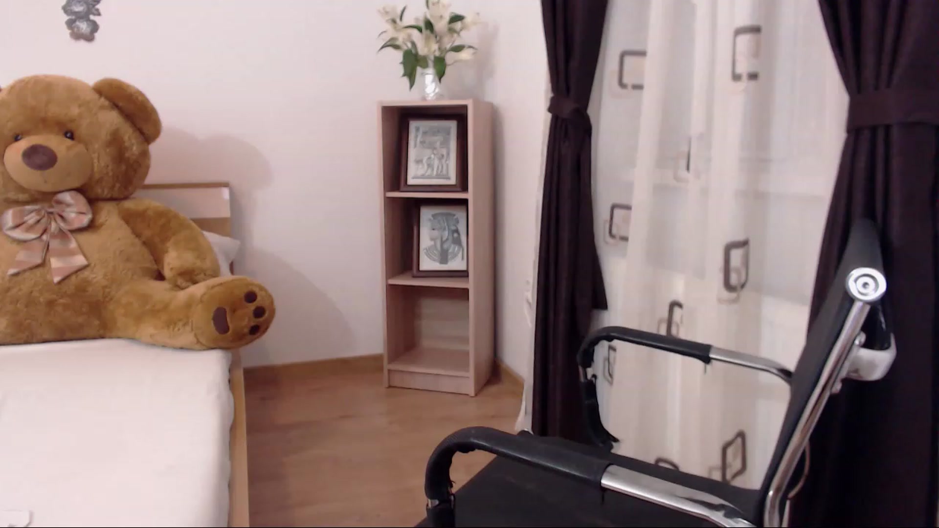 Gallery image thumbnail from THE_Lory's myfreecams stream on, 02/03/2023, 24:21 image 8 of 20