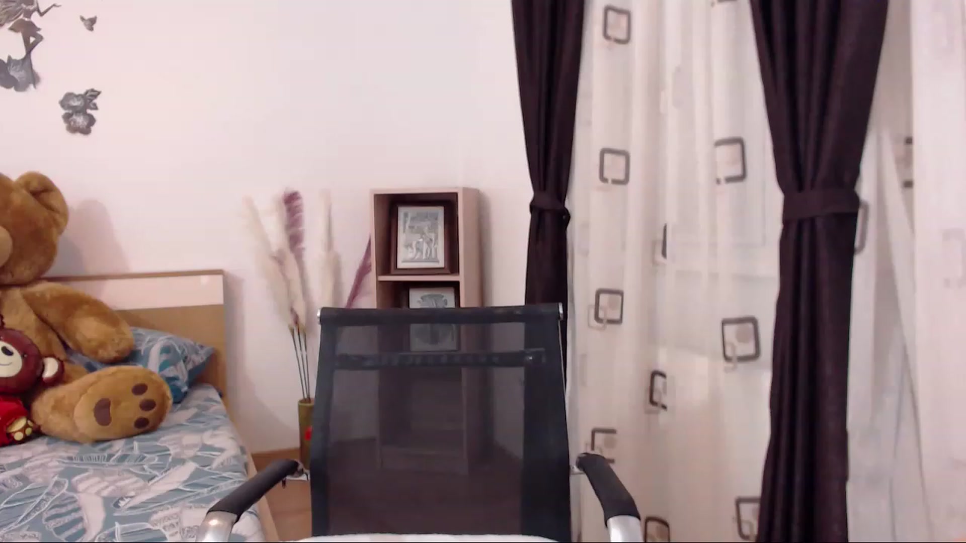 Gallery image thumbnail from THE_Lory's myfreecams stream on, 02/15/2023, 01:04 image 6 of 20