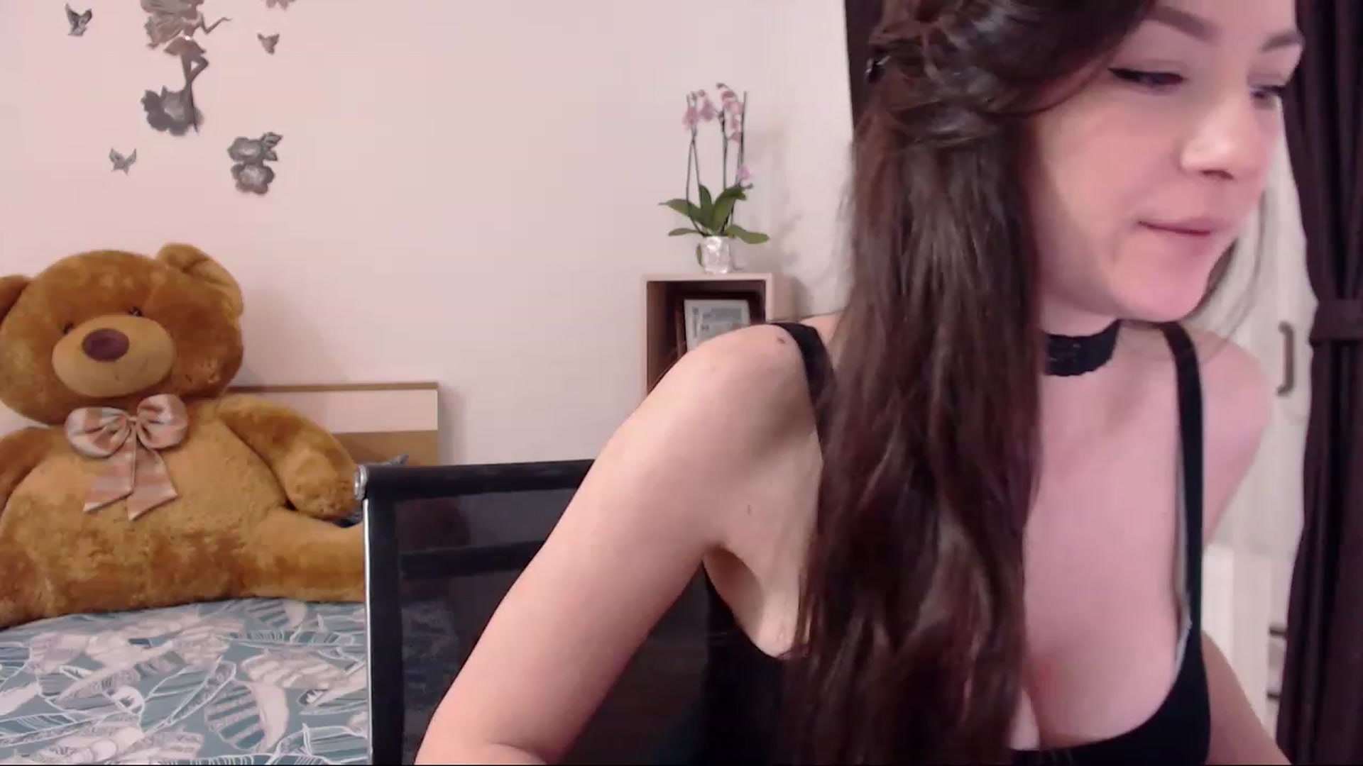 Gallery image thumbnail from THE_Lory's myfreecams stream on, 03/02/2023, 24:56 image 6 of 20