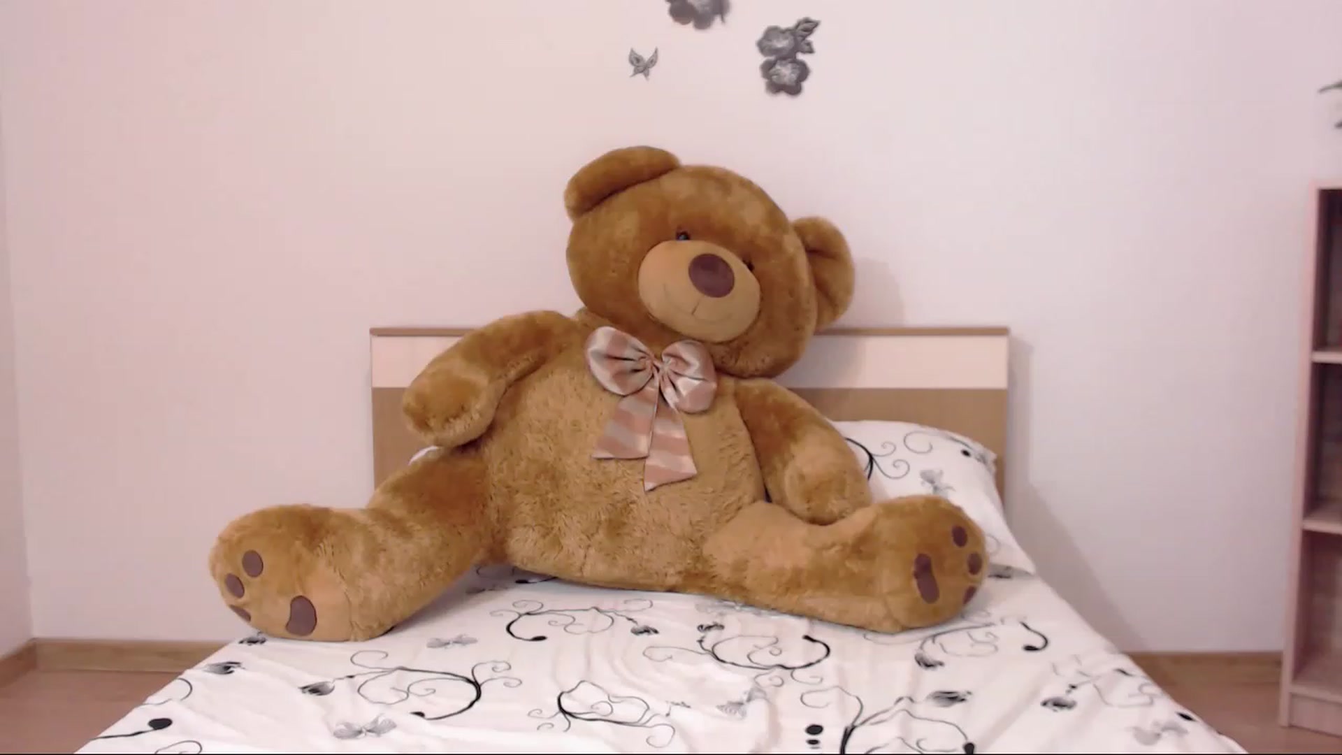 Gallery image thumbnail from THE_Lory's myfreecams stream on, 03/06/2023, 02:29 image 16 of 20