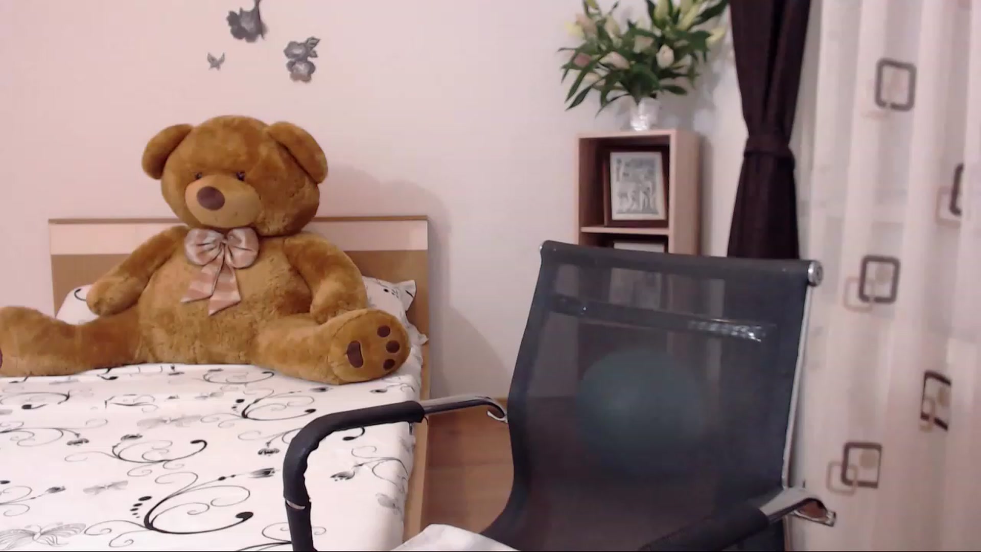 Gallery image thumbnail from THE_Lory's myfreecams stream on, 03/07/2023, 01:38 image 5 of 20