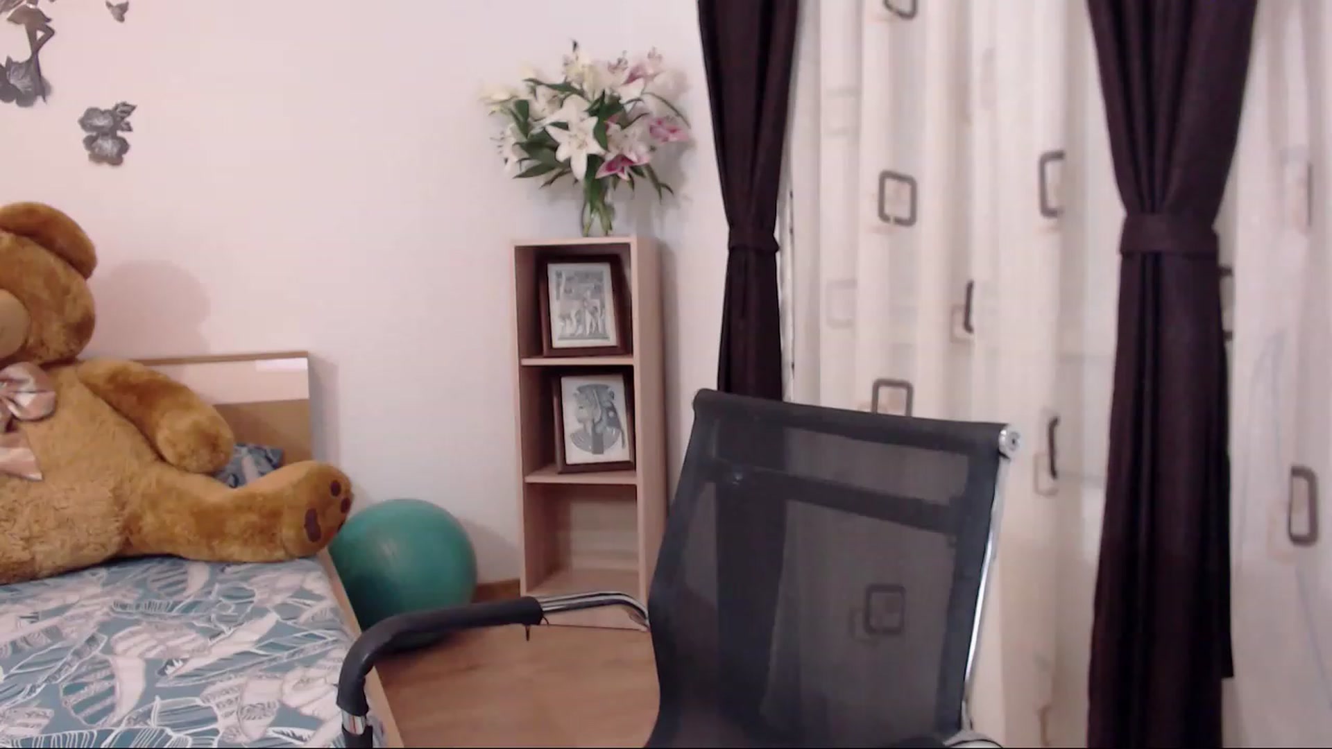 Gallery image thumbnail from THE_Lory's myfreecams stream on, 03/13/2023, 24:03 image 12 of 20