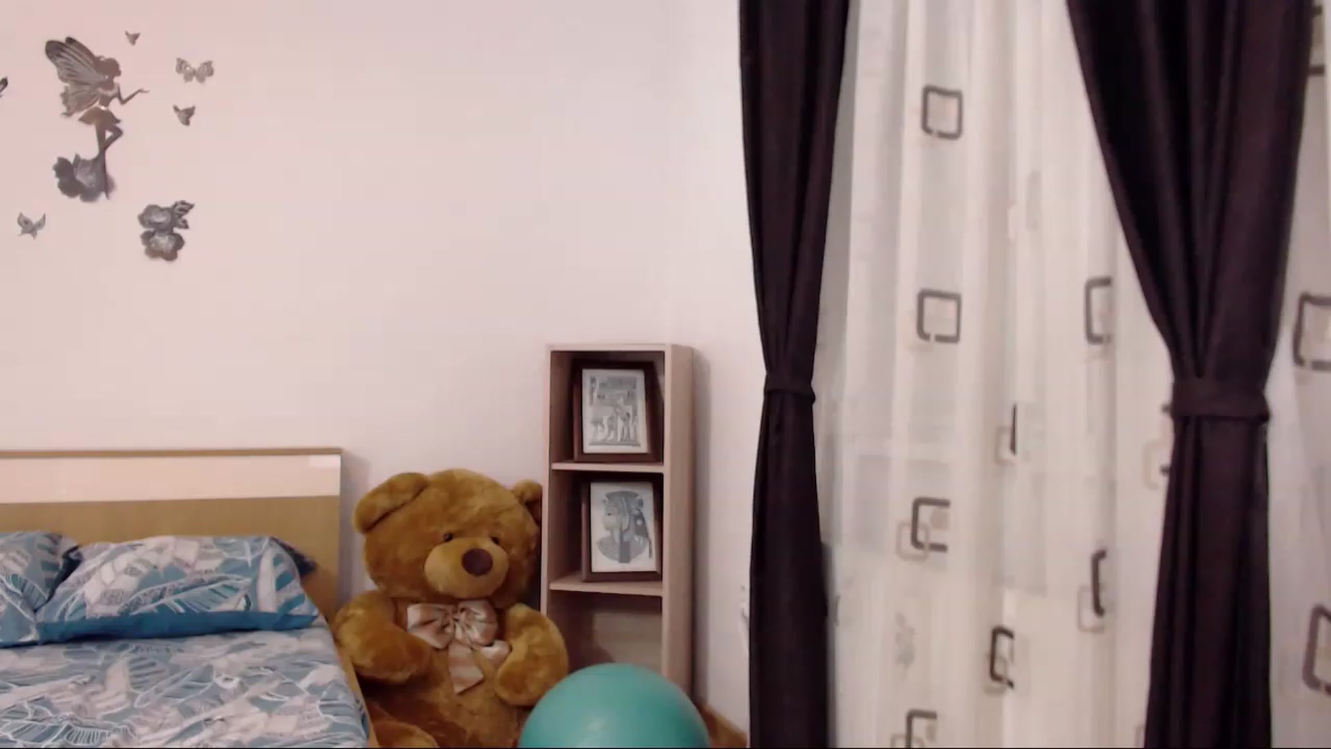 Gallery image thumbnail from THE_Lory's myfreecams stream on, 03/20/2023, 24:42 image 6 of 20