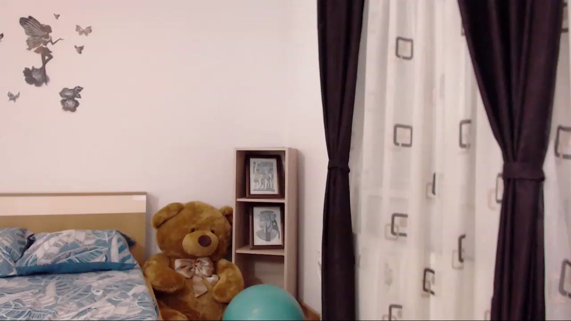 Gallery image thumbnail from THE_Lory's myfreecams stream on, 03/20/2023, 24:42 image 13 of 20