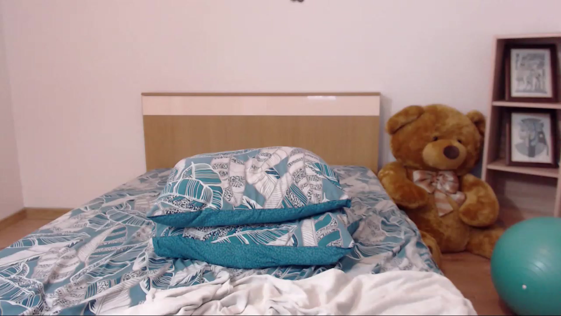 Gallery image thumbnail from THE_Lory's myfreecams stream on, 03/21/2023, 02:19 image 17 of 20