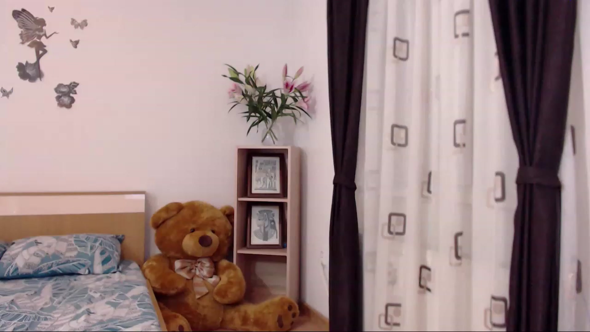 Gallery image thumbnail from THE_Lory's myfreecams stream on, 03/23/2023, 24:01 image 19 of 20