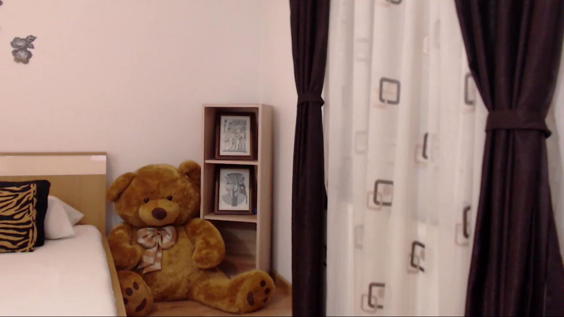 Gallery image thumbnail from THE_Lory's myfreecams stream on, 04/03/2023, 01:55 image 8 of 20