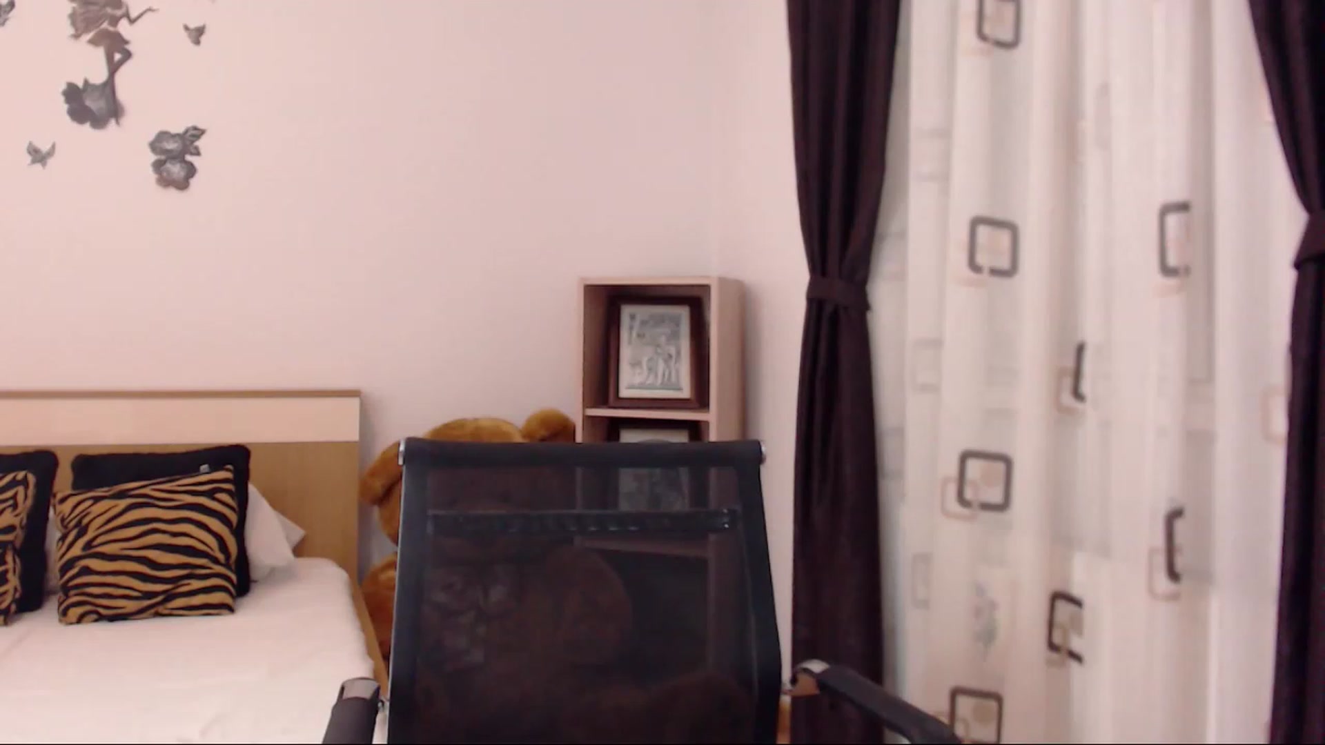 Gallery image thumbnail from THE_Lory's myfreecams stream on, 04/03/2023, 23:43 image 14 of 20