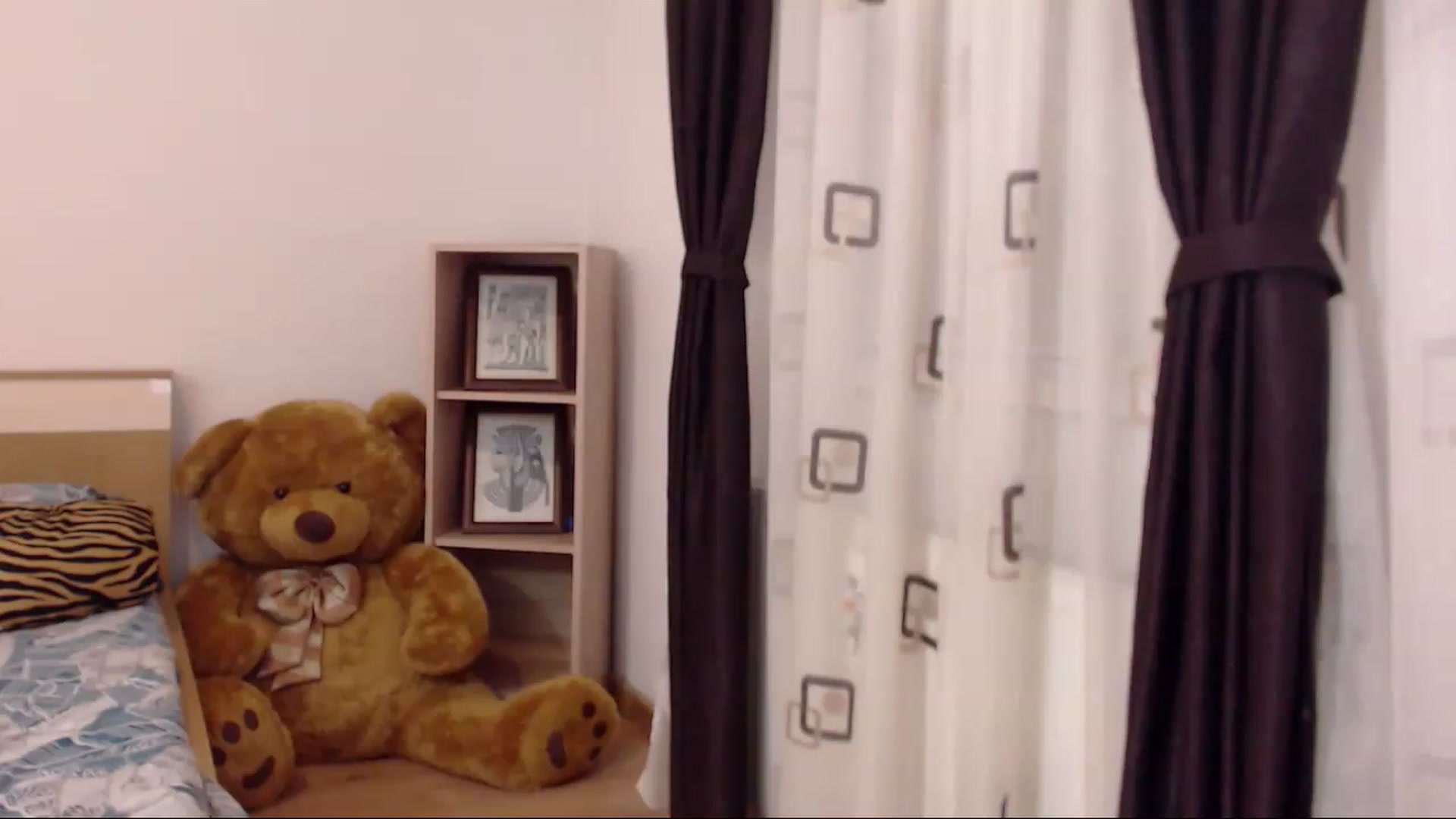 Gallery image thumbnail from THE_Lory's myfreecams stream on, 04/06/2023, 24:27 image 19 of 20