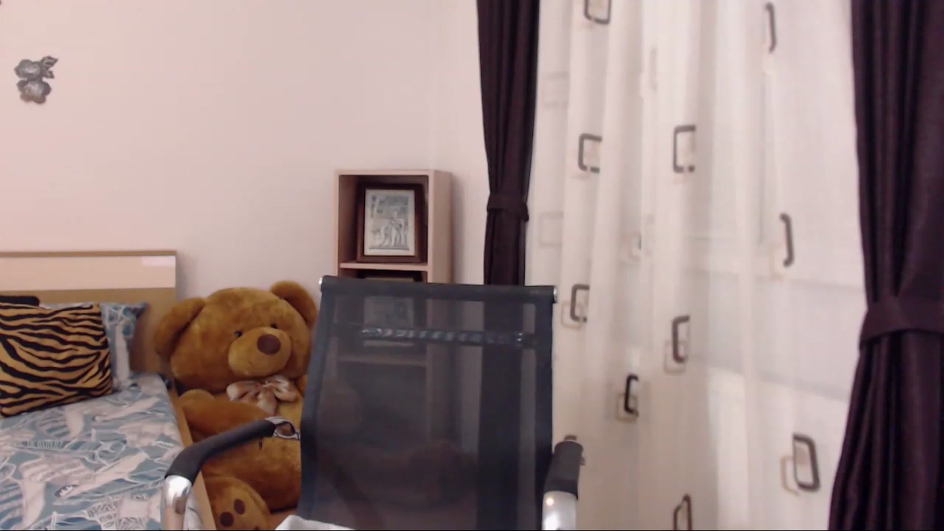 Gallery image thumbnail from THE_Lory's myfreecams stream on, 04/06/2023, 23:25 image 8 of 20