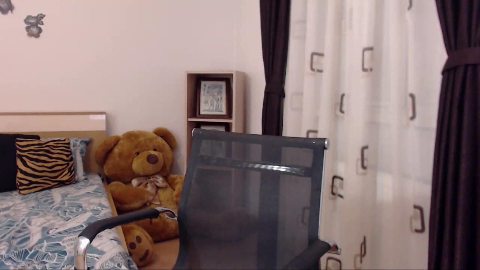 Gallery image thumbnail from THE_Lory's myfreecams stream on, 04/07/2023, 24:10 image 16 of 20