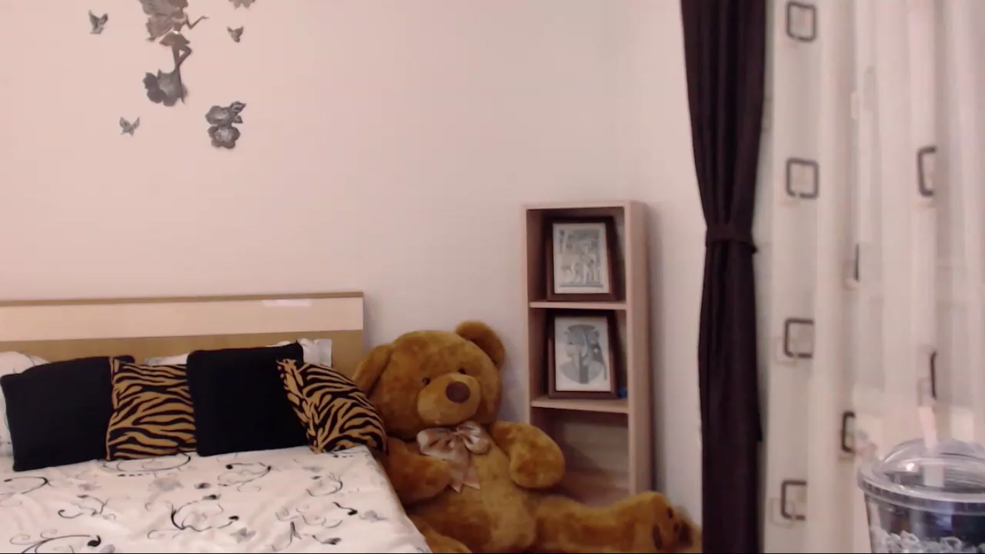 Gallery image thumbnail from THE_Lory's myfreecams stream on, 04/10/2023, 24:44 image 15 of 20