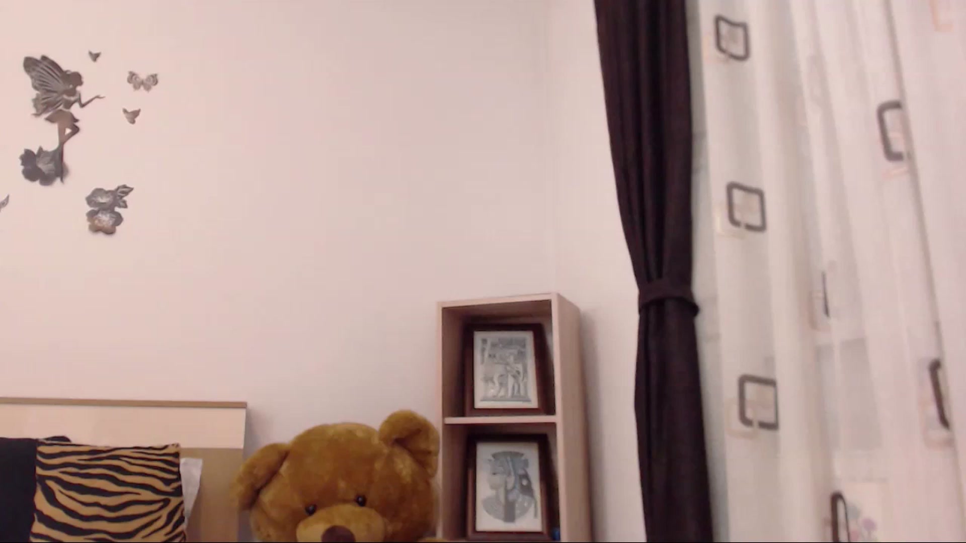 Gallery image thumbnail from THE_Lory's myfreecams stream on, 04/12/2023, 24:06 image 17 of 20