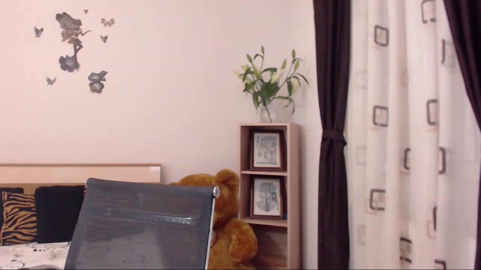 Gallery image thumbnail from THE_Lory's myfreecams stream on, 04/13/2023, 01:22 image 7 of 20