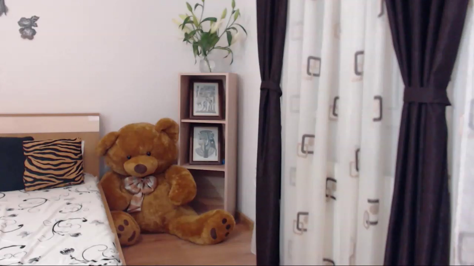 Gallery image thumbnail from THE_Lory's myfreecams stream on, 04/14/2023, 24:02 image 12 of 20