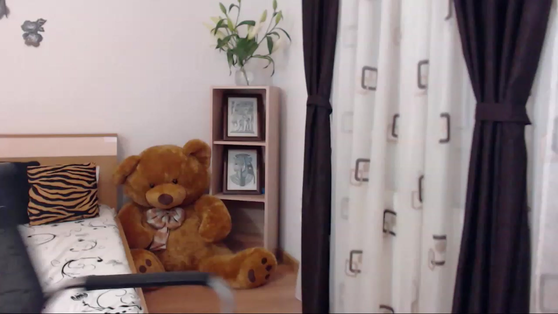 Gallery image thumbnail from THE_Lory's myfreecams stream on, 04/14/2023, 24:02 image 13 of 20