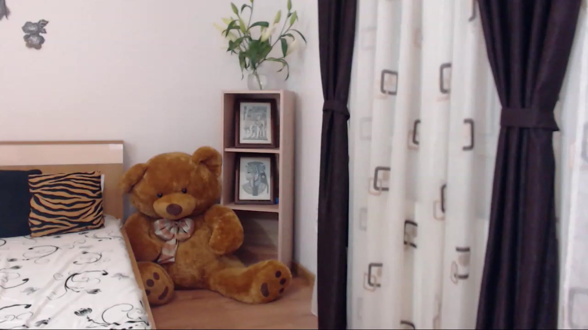 Gallery image thumbnail from THE_Lory's myfreecams stream on, 04/14/2023, 24:02 image 11 of 20
