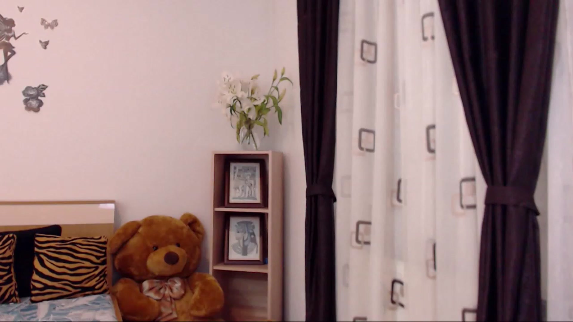 Gallery image thumbnail from THE_Lory's myfreecams stream on, 04/19/2023, 24:12 image 3 of 20