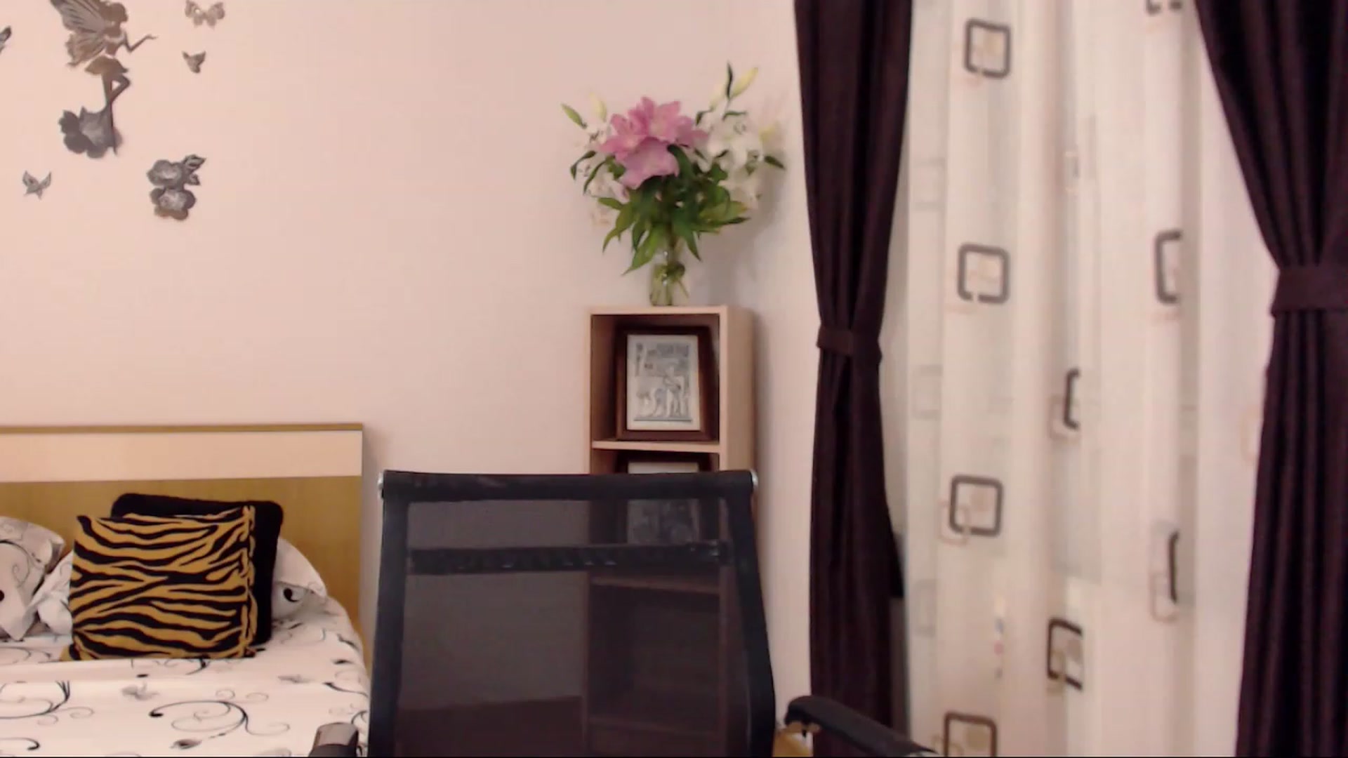 Gallery image thumbnail from THE_Lory's myfreecams stream on, 04/30/2023, 24:04 image 20 of 20