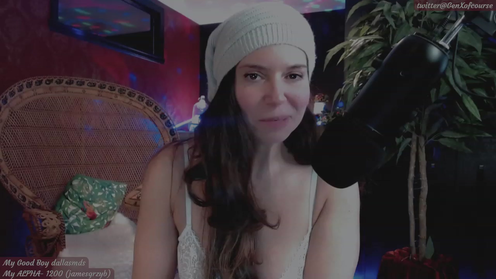 Gallery image thumbnail from THE_RED_ROOM's myfreecams stream on, 11/18/2022, 01:33 image 6 of 20