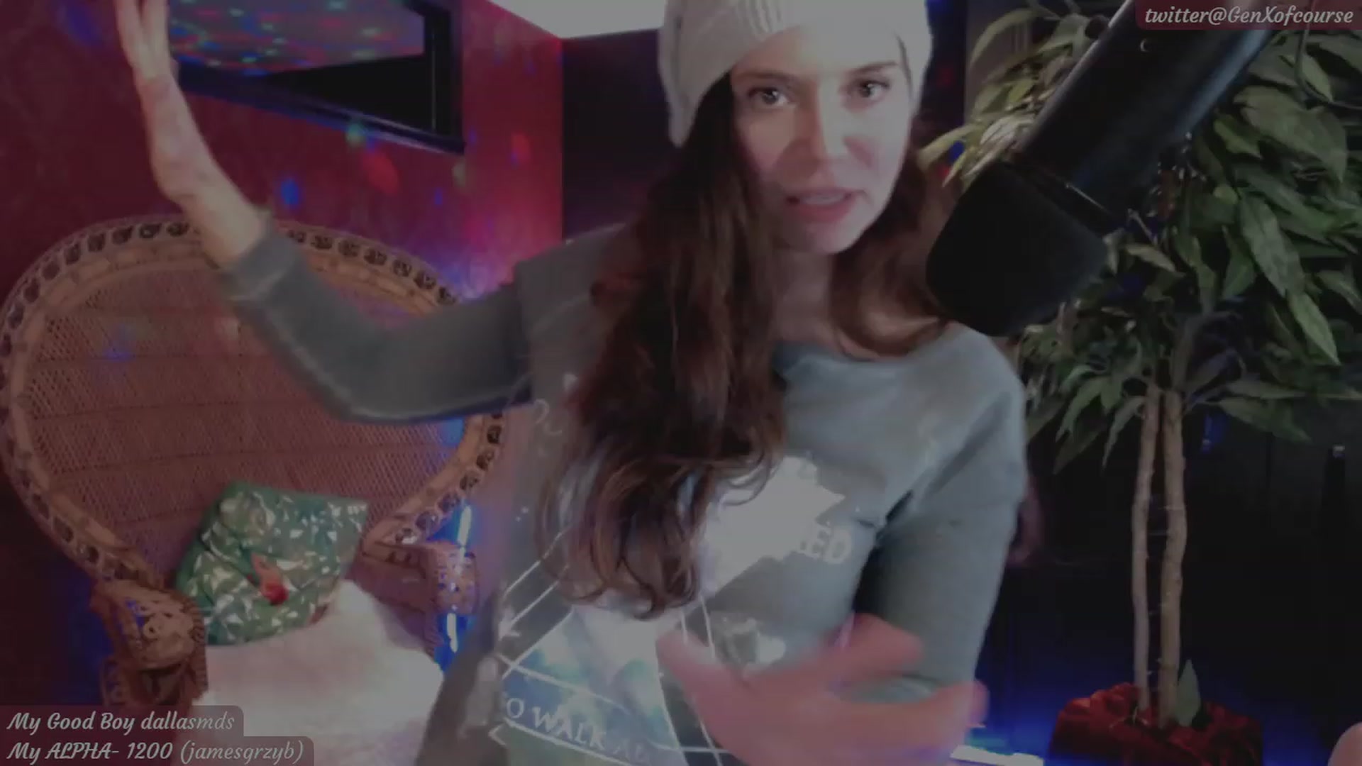 Gallery image thumbnail from THE_RED_ROOM's myfreecams stream on, 11/18/2022, 01:33 image 15 of 20