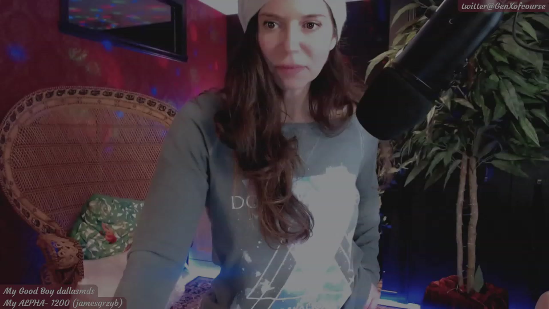 Gallery image thumbnail from THE_RED_ROOM's myfreecams stream on, 11/18/2022, 01:33 image 17 of 20