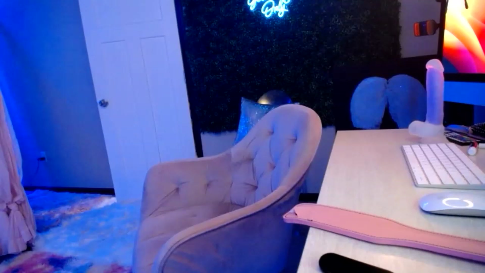 Gallery image thumbnail from TIFFSWORLD's myfreecams stream on, 06/29/2023, 08:38 image 6 of 20