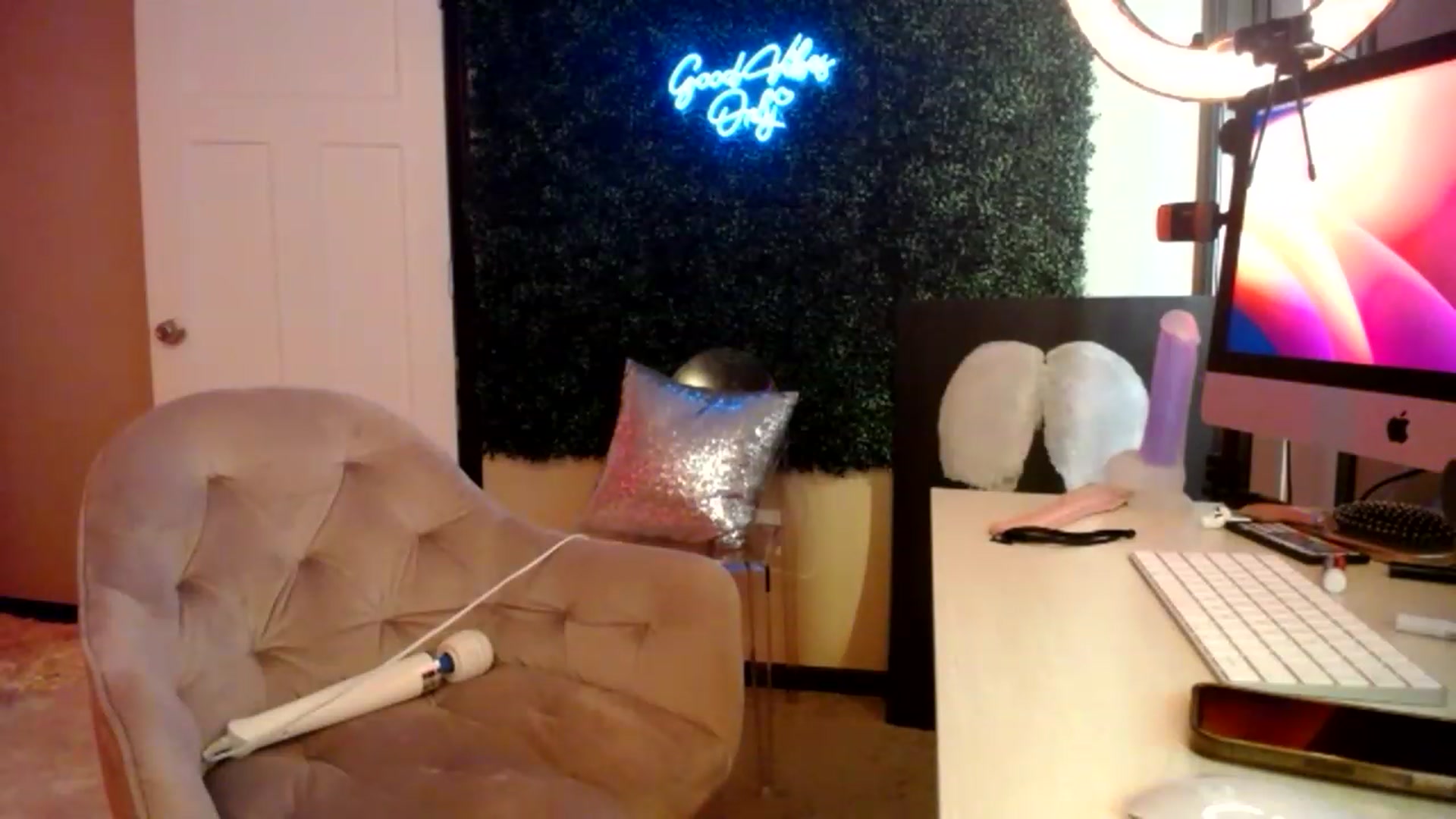 Gallery image thumbnail from TIFFSWORLD's myfreecams stream on, 06/29/2023, 08:38 image 16 of 20